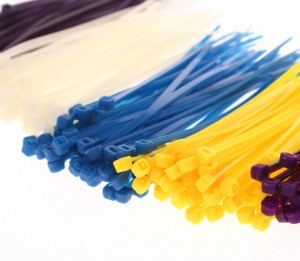 Selbstsichernder Nylon-Kabelbinder